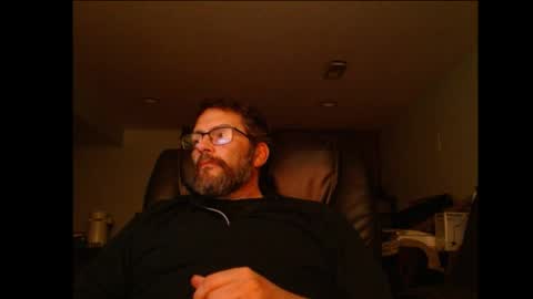 Snapshot of hunglonelyguy chatting on 04/28/26, 02:38 LonelyGuy online show from 04/28/26, 02:38