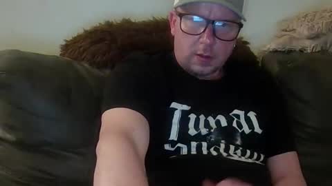 Snapshot of hungsingledad79 chatting on 03/13/26, 08:32 HuingsingleDad79 online show from 03/13/26, 08:32