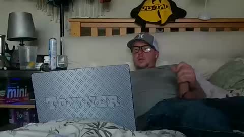 Snapshot of hungsingledad79 chatting on 03/23/26, 08:35 HuingsingleDad79 online show from 03/23/26, 08:35