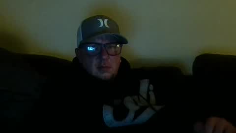 Snapshot of hungsingledad79 chatting on 03/26/26, 07:03 HuingsingleDad79 online show from 03/26/26, 07:03