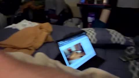 Snapshot of hungsolow6943 chatting on 02/14/26, 04:20 hungsolow6943 online show from 02/14/26, 04:20