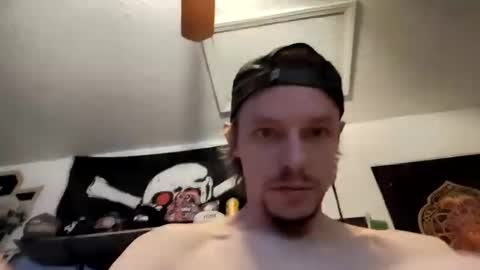 Snapshot of hungtxcock92 chatting on 02/14/25, 05:03 hungtxcock92 online show from 02/14/25, 05:03