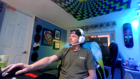 Snapshot of hungtxcock92 chatting on 12/16/25, 02:11 hungtxcock92 online show from 12/16/25, 02:11