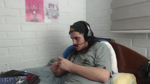 Snapshot of hungweeb chatting on 02/17/25, 04:31 Rod online show from 02/17/25, 04:31