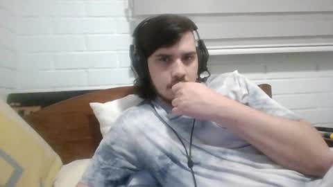 Snapshot of hungweeb chatting on 10/27/25, 03:43 Rod online show from 10/27/25, 03:43