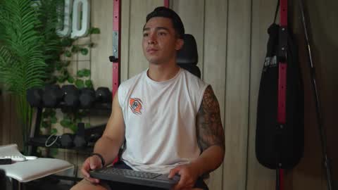 hunk_ryan online show from 10/10/25, 01:43