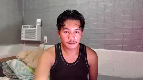 Snapshot of hunkylloyd chatting on 04/17/26, 02:42 hunkylloyd online show from 04/17/26, 02:42