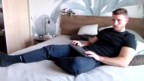 Snapshot of hunterbridges chatting on 01/04/25, 12:16 Hunter Bridges online show from 01/04/25, 12:16