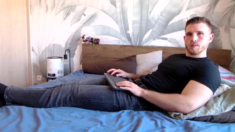 Snapshot of hunterbridges chatting on 02/20/25, 11:42 Hunter Bridges online show from 02/20/25, 11:42
