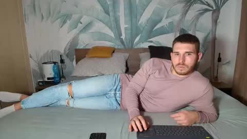 Hunter Bridges online show from 12/04/25, 01:09