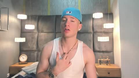 hunterheat_ online show from 11/26/25, 11:44