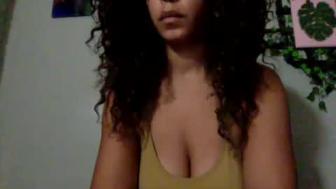 Snapshot of hunyybunz chatting on 12/22/24, 01:01 Goddess Hunyy online show from 12/22/24, 01:01