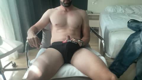 Snapshot of huracan01 chatting on 09/20/25, 10:05 huracan01 online show from 09/20/25, 10:05