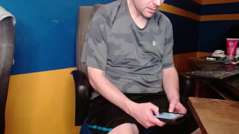 Huskyguy online show from 12/16/24, 04:02