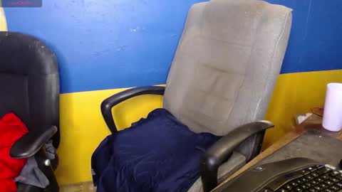 Huskyguy online show from 10/13/25, 03:39