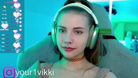 Snapshot of hustleebabyy_vikki chatting on 01/08/25, 10:37 Vika online show from 01/08/25, 10:37
