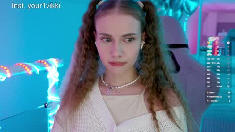 Snapshot of hustleebabyy_vikki chatting on 03/26/26, 10:04 Vika online show from 03/26/26, 10:04