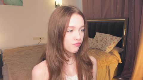 Snapshot of hwadwellingham chatting on 05/19/26, 07:15 Lily online show from 05/19/26, 07:15