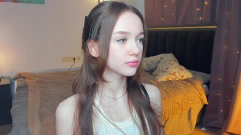 Snapshot of hwadwellingham chatting on 05/21/26, 07:15 Lily online show from 05/21/26, 07:15