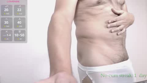 Snapshot of hxmister chatting on 11/14/25, 08:29 Andrew online show from 11/14/25, 08:29