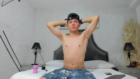 hydan_ online show from 06/08/26, 10:10