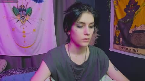 Snapshot of hyeon_jin chatting on 01/22/25, 01:20 Hyeon Jin online show from 01/22/25, 01:20