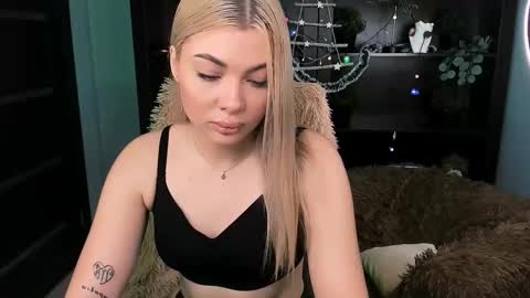 Snapshot of hyileyclark chatting on 12/14/25, 09:25 hyileyclark online show from 12/14/25, 09:25