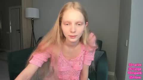 Snapshot of hypnoootic chatting on 07/06/26, 10:01 Jenny online show from 07/06/26, 10:01
