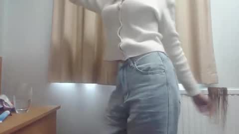 Snapshot of hypnoticlily chatting on 04/17/26, 05:05 hypnoticlily online show from 04/17/26, 05:05