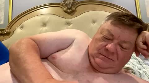 Snapshot of hypnotizing4u chatting on 10/22/25, 12:27 hypnotizing4u online show from 10/22/25, 12:27