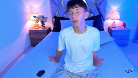 Son Hyunjin online show from 10/17/25, 11:40