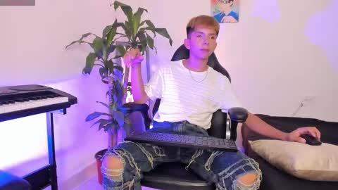 Son Hyunjin online show from 12/16/25, 12:26