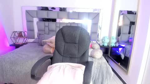 Snapshot of i_akane chatting on 02/19/25, 07:38 Akane online show from 02/19/25, 07:38