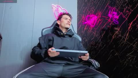 Snapshot of i_am_kelvis_ chatting on 11/09/25, 08:34 kelvis online show from 11/09/25, 08:34