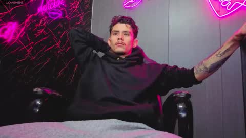 Snapshot of i_am_kelvis_ chatting on 11/12/25, 08:59 kelvis online show from 11/12/25, 08:59