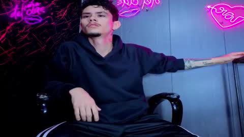 Snapshot of i_am_kelvis_ chatting on 11/21/25, 10:36 kelvis online show from 11/21/25, 10:36