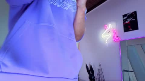 Snapshot of i_am_kelvis_ chatting on 01/07/26, 05:43 kelvis online show from 01/07/26, 05:43