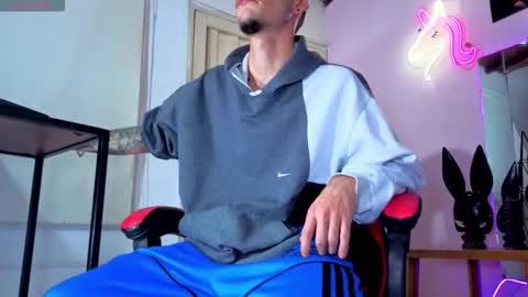 Snapshot of i_am_kelvis_ chatting on 02/16/26, 06:31 kelvis online show from 02/16/26, 06:31