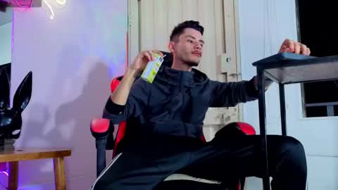 Snapshot of i_am_kelvis_ chatting on 02/20/26, 07:54 kelvis online show from 02/20/26, 07:54