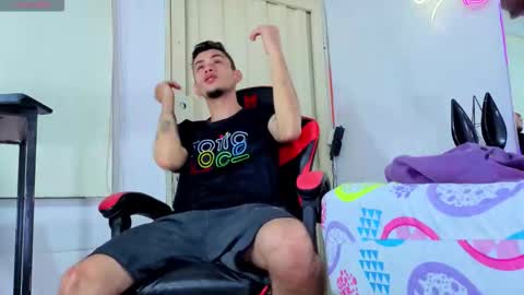 Snapshot of i_am_kelvis_ chatting on 03/01/26, 06:04 kelvis online show from 03/01/26, 06:04