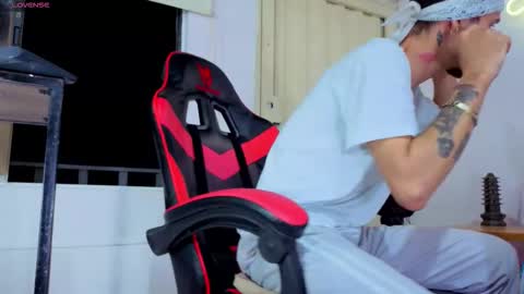 Snapshot of i_am_kelvis_ chatting on 03/02/26, 07:15 kelvis online show from 03/02/26, 07:15