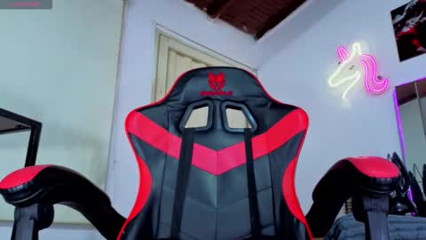 Snapshot of i_am_kelvis_ chatting on 03/08/26, 04:27 kelvis online show from 03/08/26, 04:27