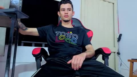 Snapshot of i_am_kelvis_ chatting on 03/14/26, 12:06 kelvis online show from 03/14/26, 12:06