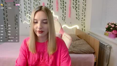 Snapshot of i_am_your_fruit chatting on 10/30/25, 01:12 Mia nice to meet you online show from 10/30/25, 01:12