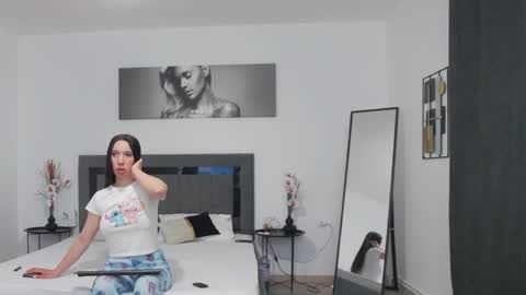 I amSis online show from 04/15/26, 02:02