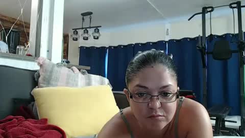 Snapshot of i_fetishize_u chatting on 01/06/25, 06:31 ShortStuff online show from 01/06/25, 06:31