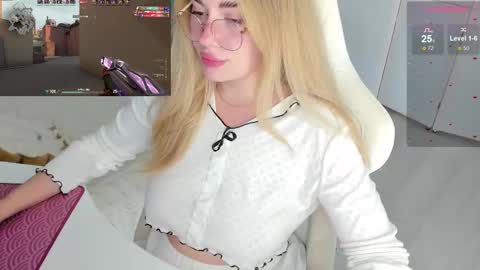 Snapshot of i_want_you_eva chatting on 10/10/25, 03:11 HiI am EvaPVT is open online show from 10/10/25, 03:11