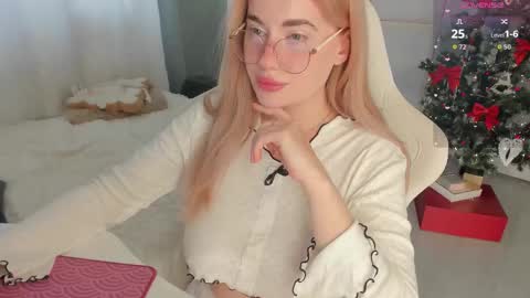 HiI am  EvaPVT is open  online show from 12/23/25, 10:57