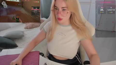 HiI am  EvaPVT is open  online show from 04/14/26, 08:20