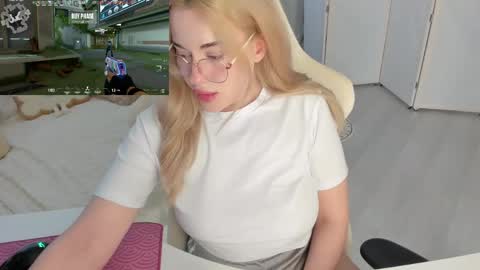Snapshot of i_want_you_eva chatting on 05/17/26, 03:19 HiI am EvaPVT is open online show from 05/17/26, 03:19